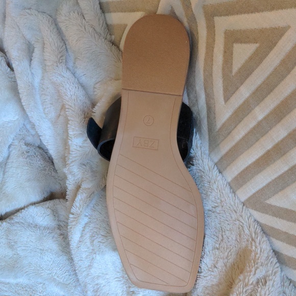 Sandals - Picture 5 of 5